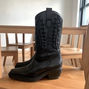 perfect condition leather cowboy boots made by yoox. Size 38. Made in Italy